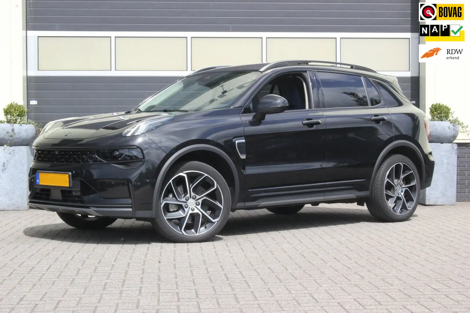 Lynk & Co 01 1.5 PHEV Plug-in hybrid | NAP | Black-line | Panor Schwarz - 1