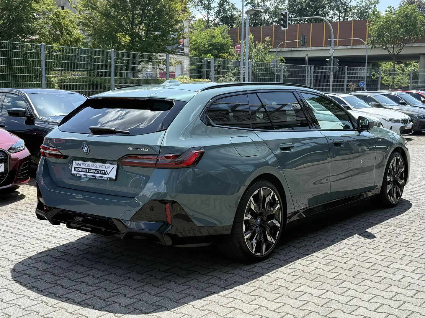 BMW i5 eDrive40 Touring M Sport PRO Autobahnass. AHK Vert - 2