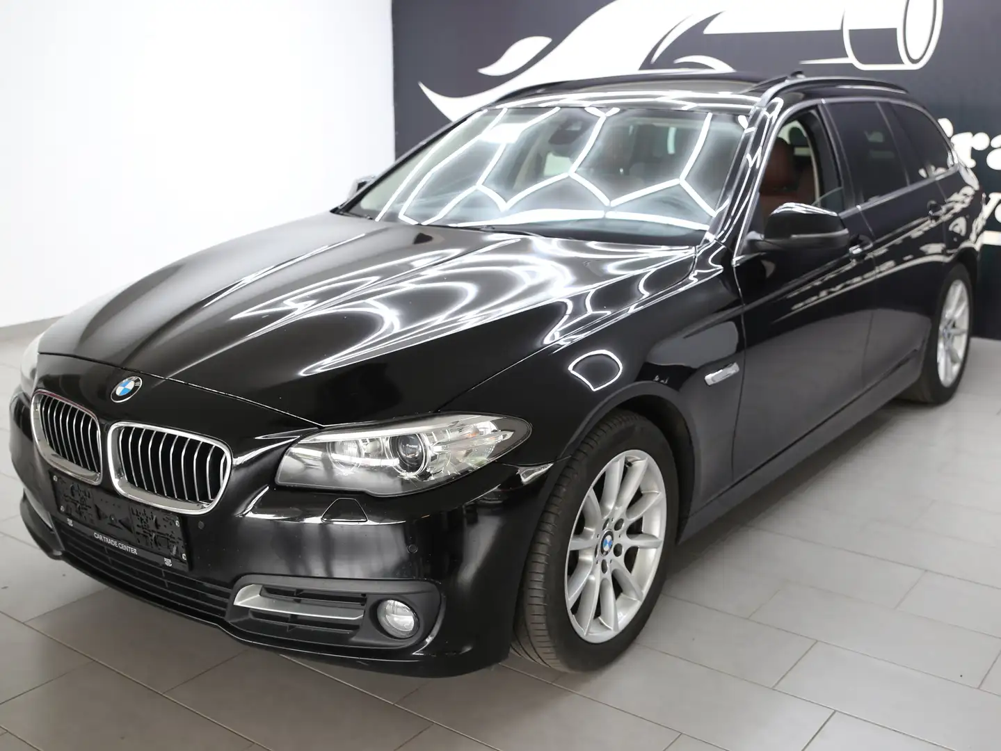 BMW 520 520d xDrive Touring Aut. Negro - 2