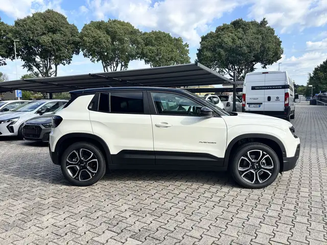 Jeep Avenger view 4