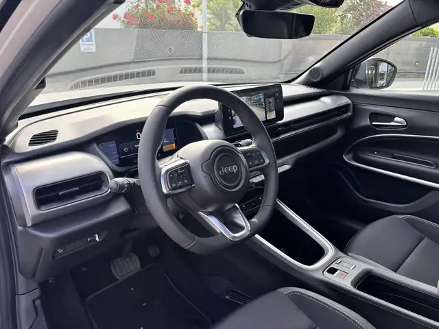 Jeep Avenger view 12