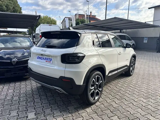 Jeep Avenger view 5