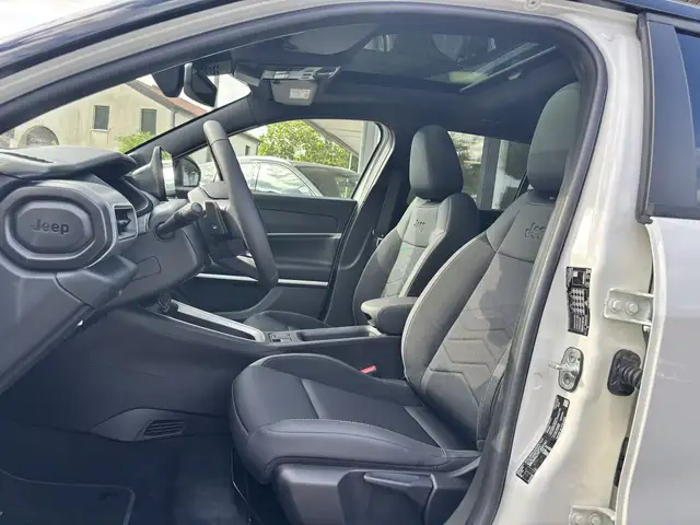 Jeep Avenger view 10