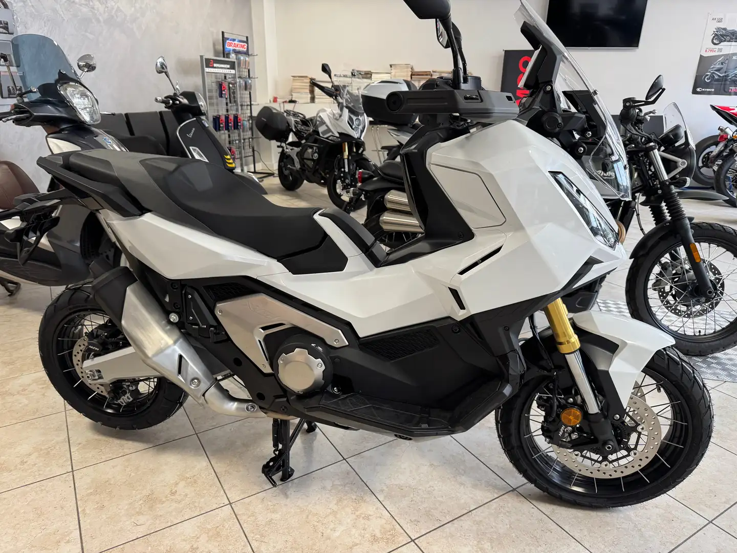 Honda X-ADV 750 2025 Alb - 1