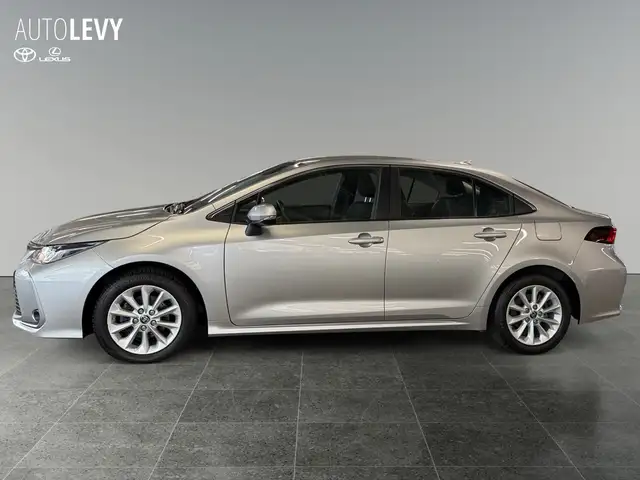 Toyota Corolla view 3