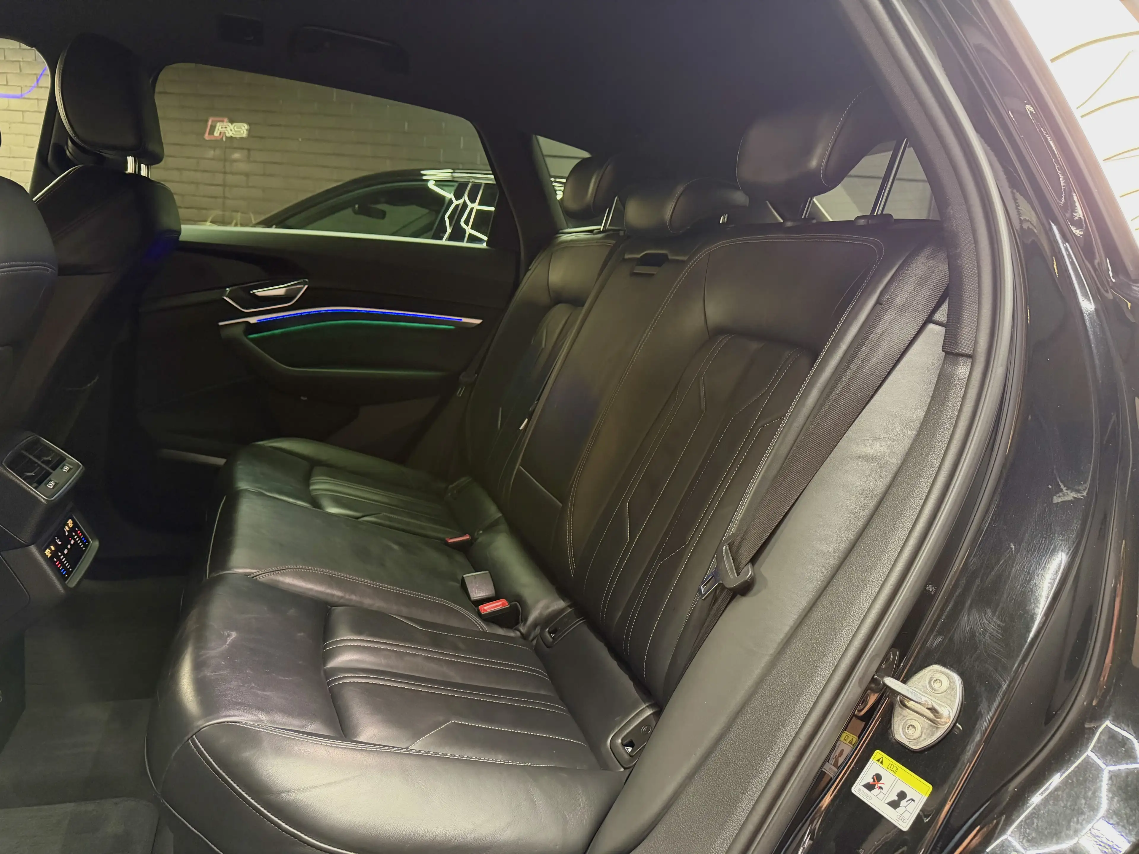 Audi e-tron E-Tron 95 kWh 55 Quattro S line — photo 11