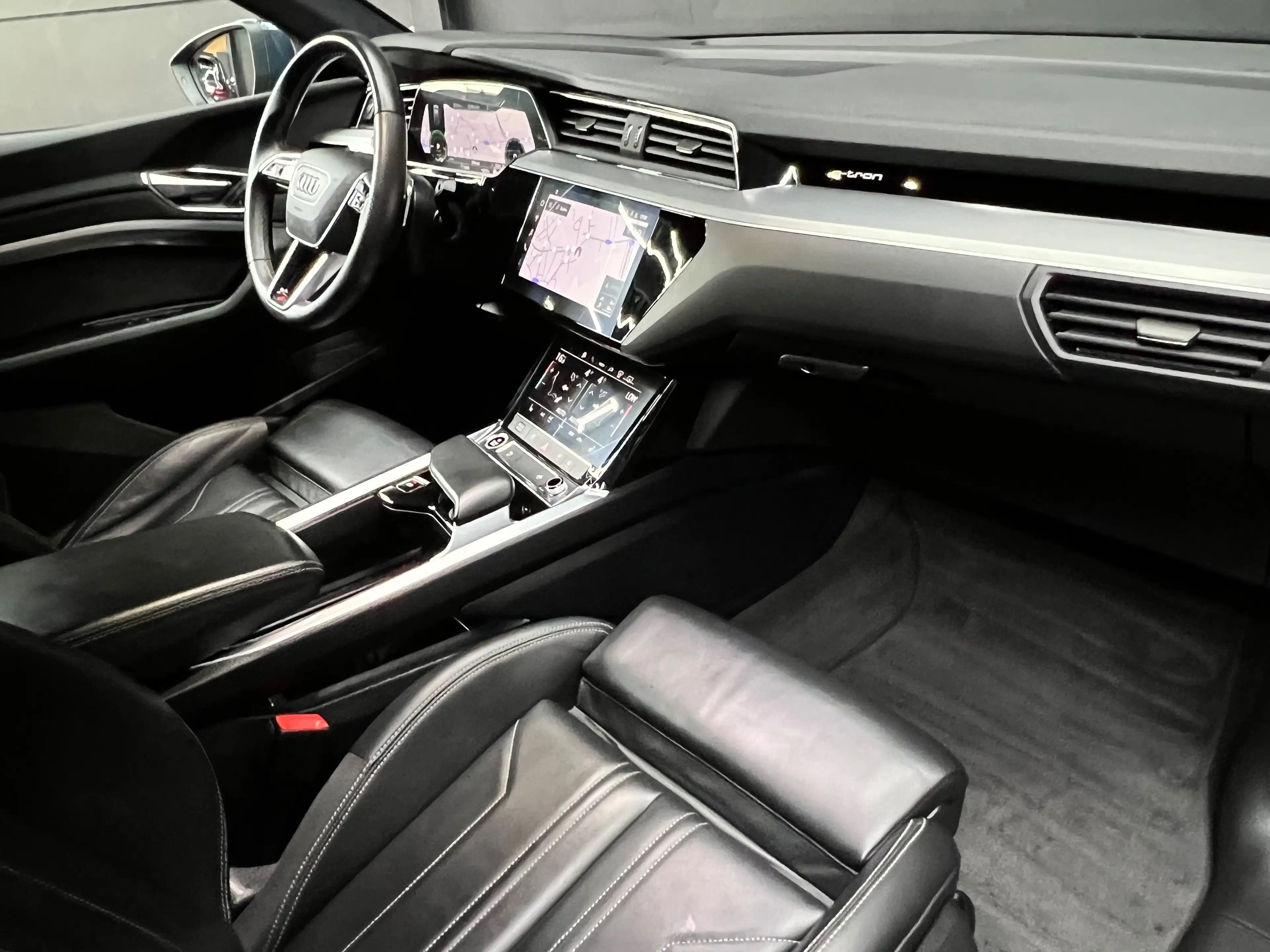 Audi e-tron E-Tron 95 kWh 55 Quattro S line — photo 8