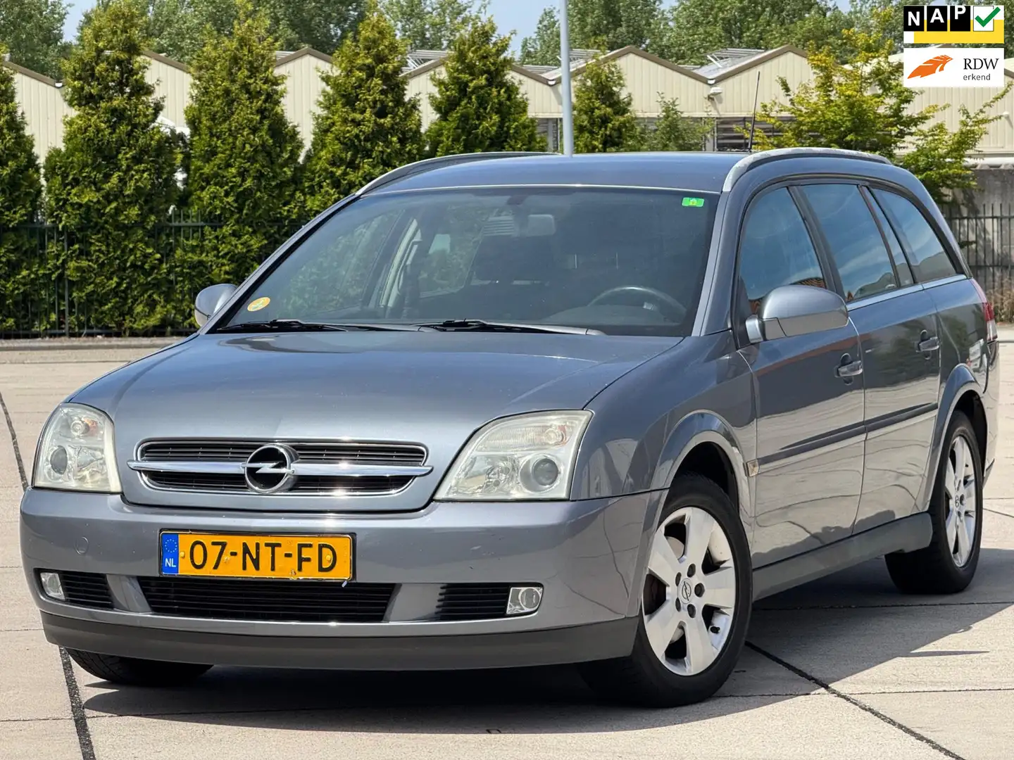 Opel Vectra Wagon 2.2-16V Elegance | Automaat | Trekhaak | Cru Grijs - 1