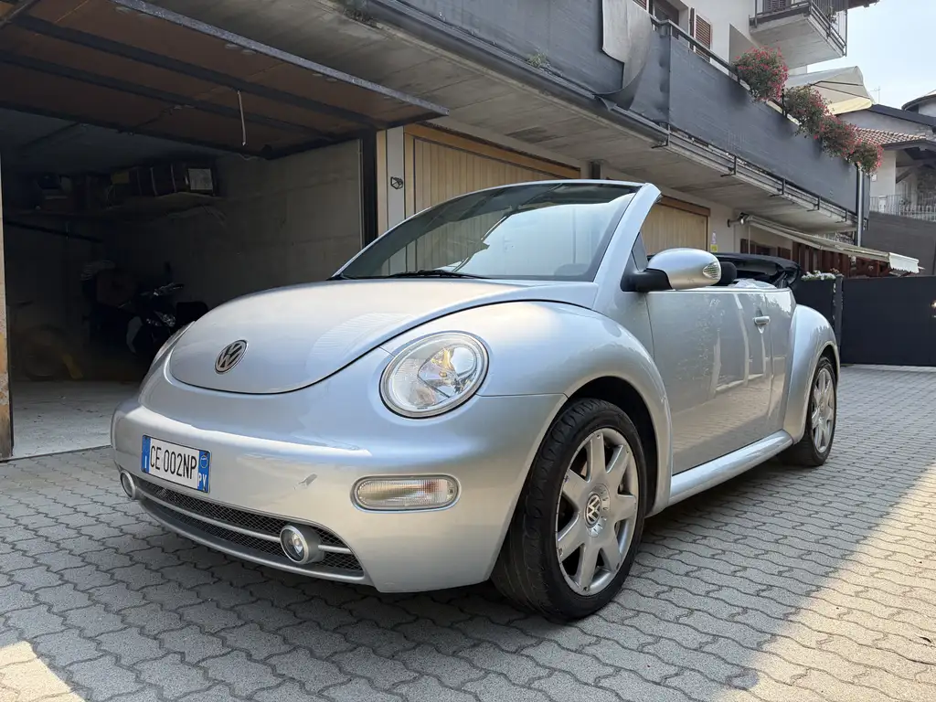 Volkswagen New Beetle 2003 из Европы — купить под ключ