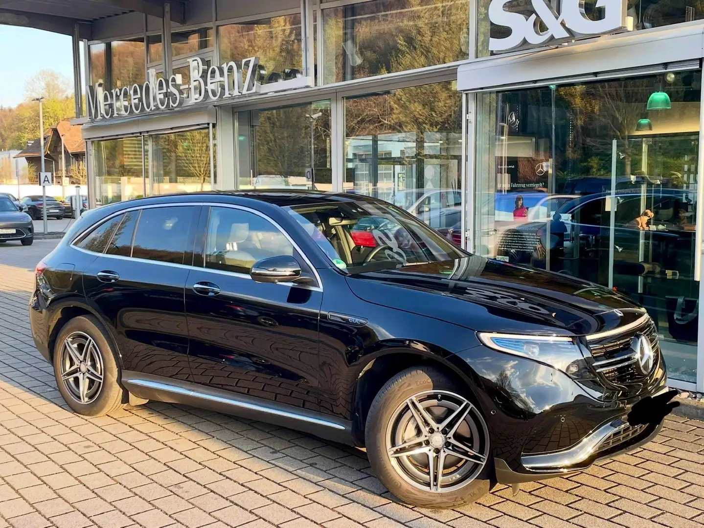 Mercedes-Benz EQC 400 EQC 400 4Matic (293.890), AMG Line Schwarz - 1