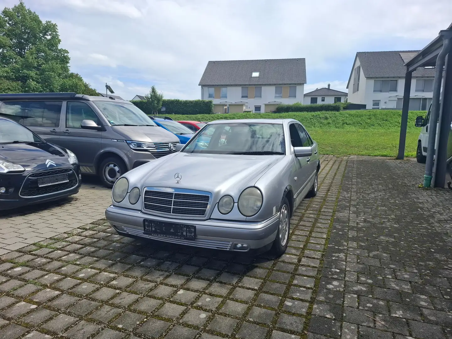 Mercedes-Benz E 200 Elegance Серебристый - 1