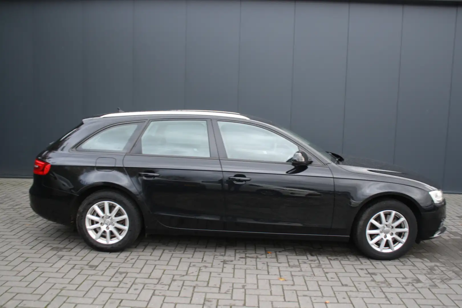 Audi A4 Avant 2.0 TDI 150PK EURO 5 Pro Line - NAVIGATIE - Zwart - 2