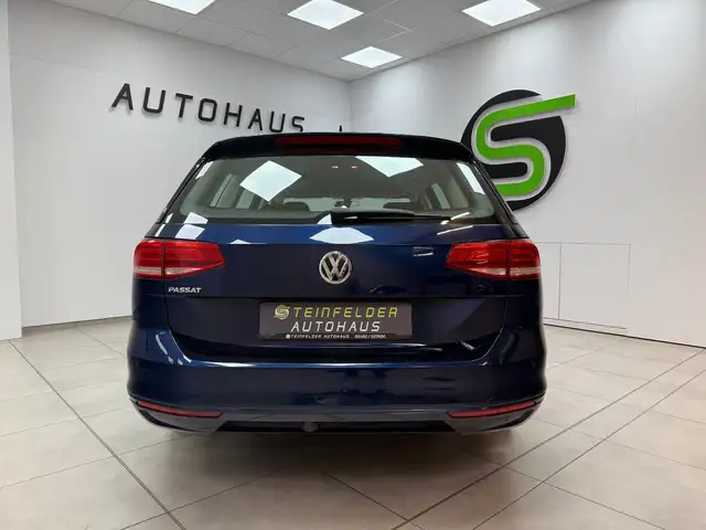 Volkswagen Passat view 6