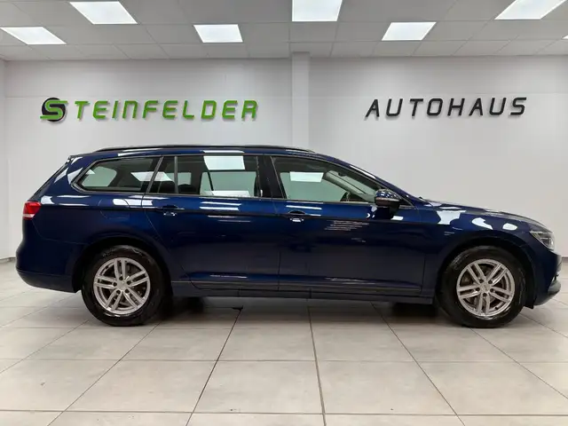 Volkswagen Passat view 4