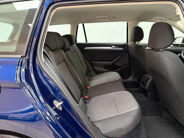 Volkswagen Passat view 13