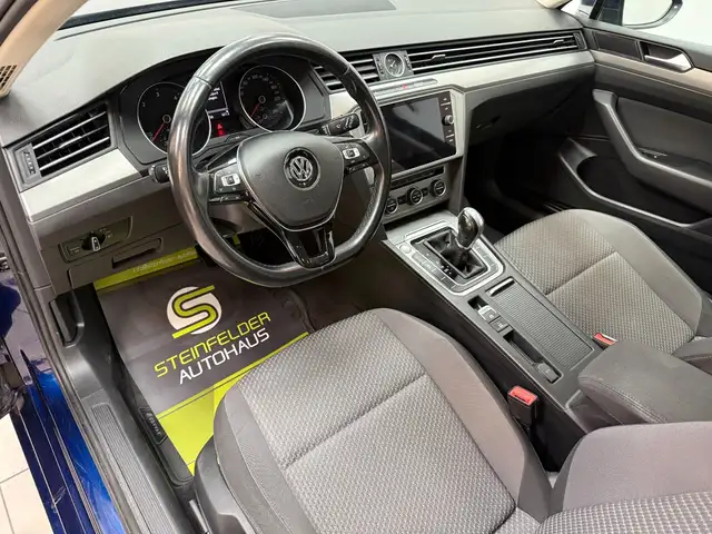 Volkswagen Passat view 9