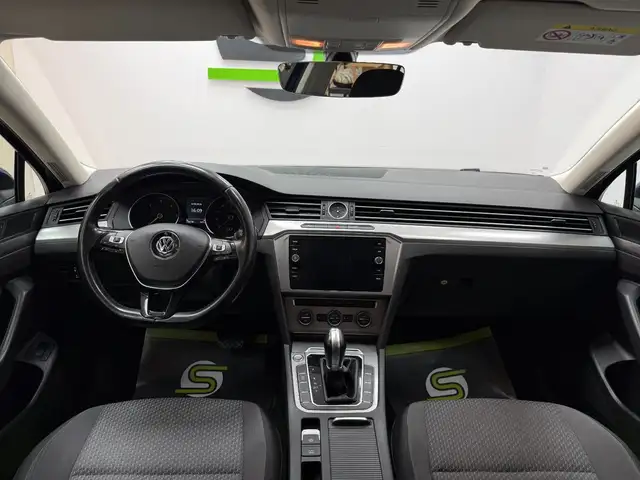 Volkswagen Passat view 15