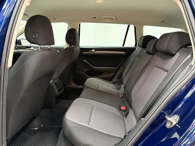 Volkswagen Passat view 14