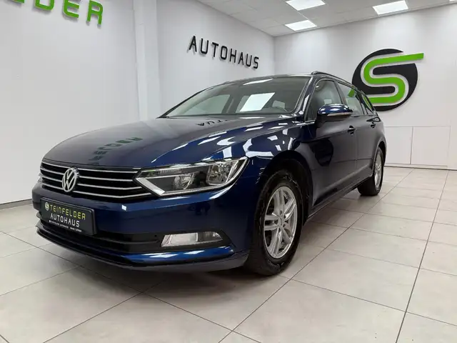 Volkswagen Passat view 3