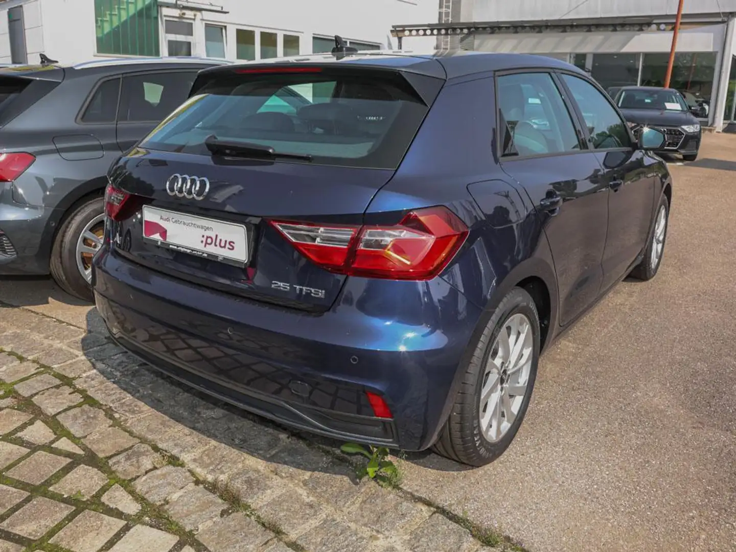 Audi A1 Sportback Advanced 25TFSI NAVI+SITZHZG Blau - 2