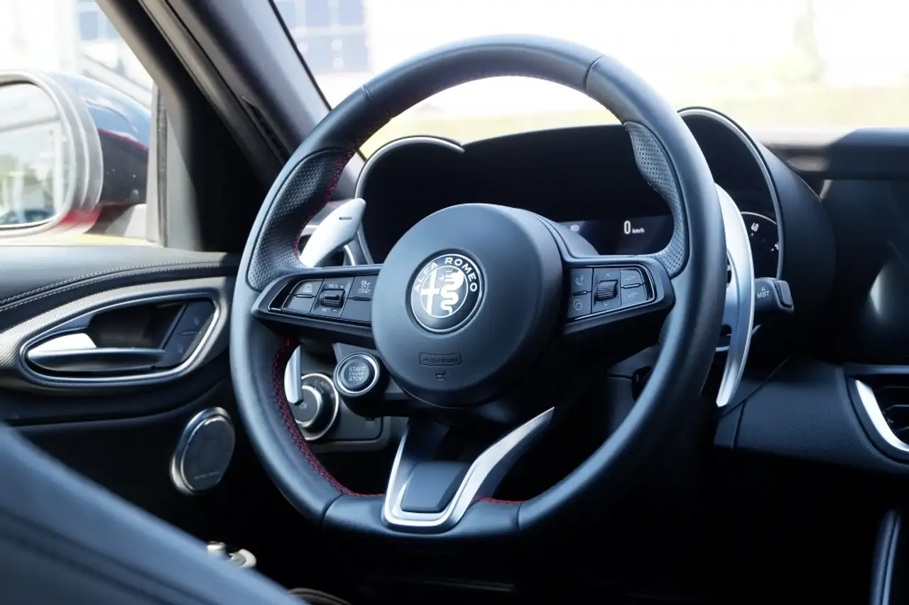 Alfa Romeo Giulia 2023 — фото 18