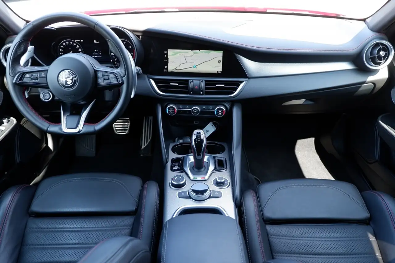 Alfa Romeo Giulia 2023 — фото 17