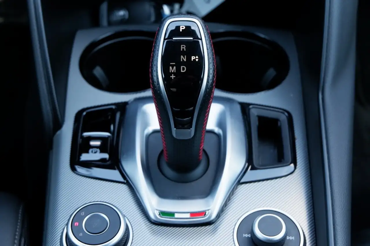 Alfa Romeo Giulia 2023 — фото 24