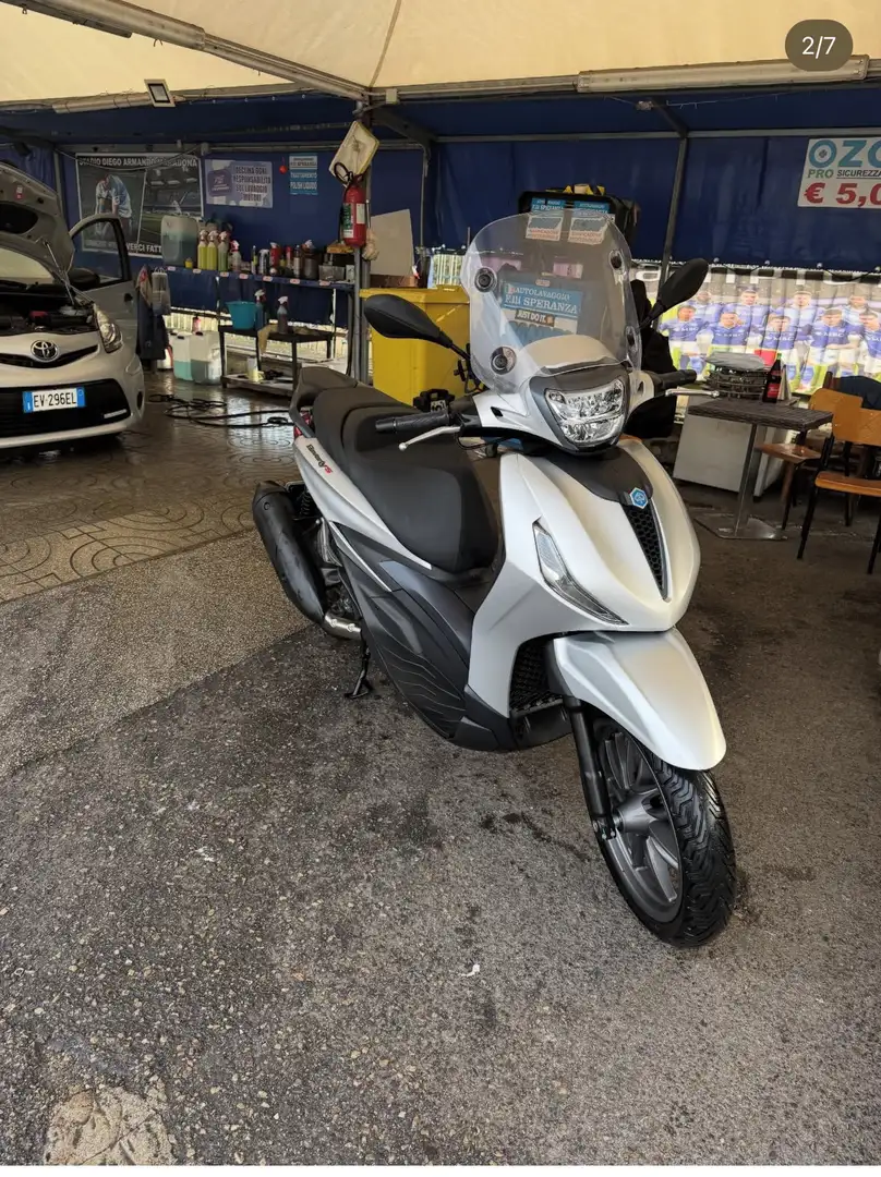 Piaggio Beverly 300 - 1