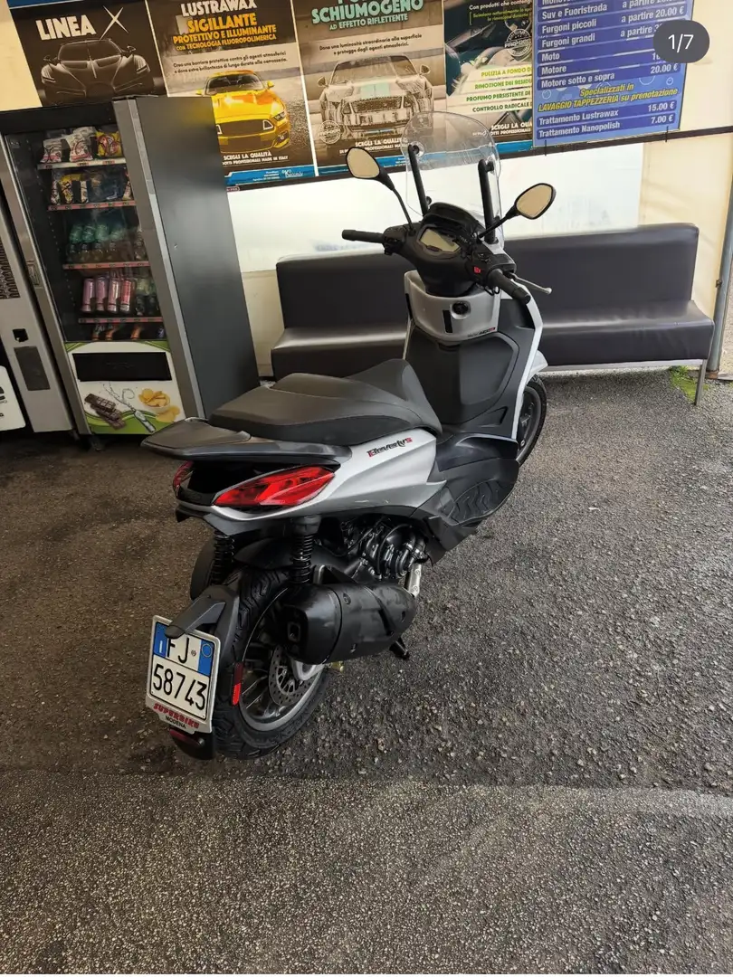 Piaggio Beverly 300 - 2