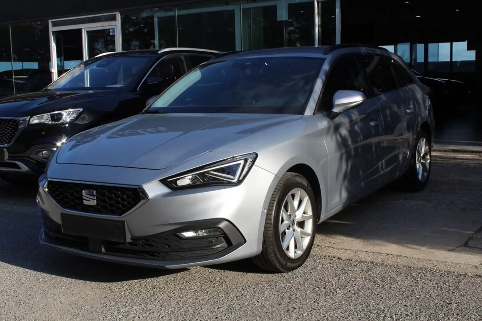 SEAT Leon 1.0 eTSI 81kW DSG-7 S&S Style Plateado - 2