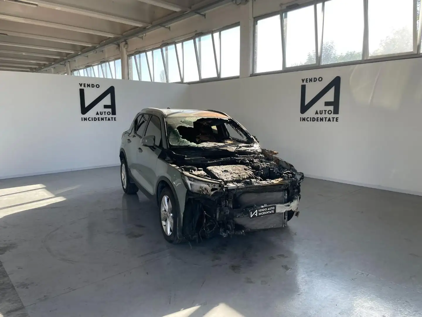 Volvo XC40 B3 AUTOMATICO ESSENTIAL Verde - 1