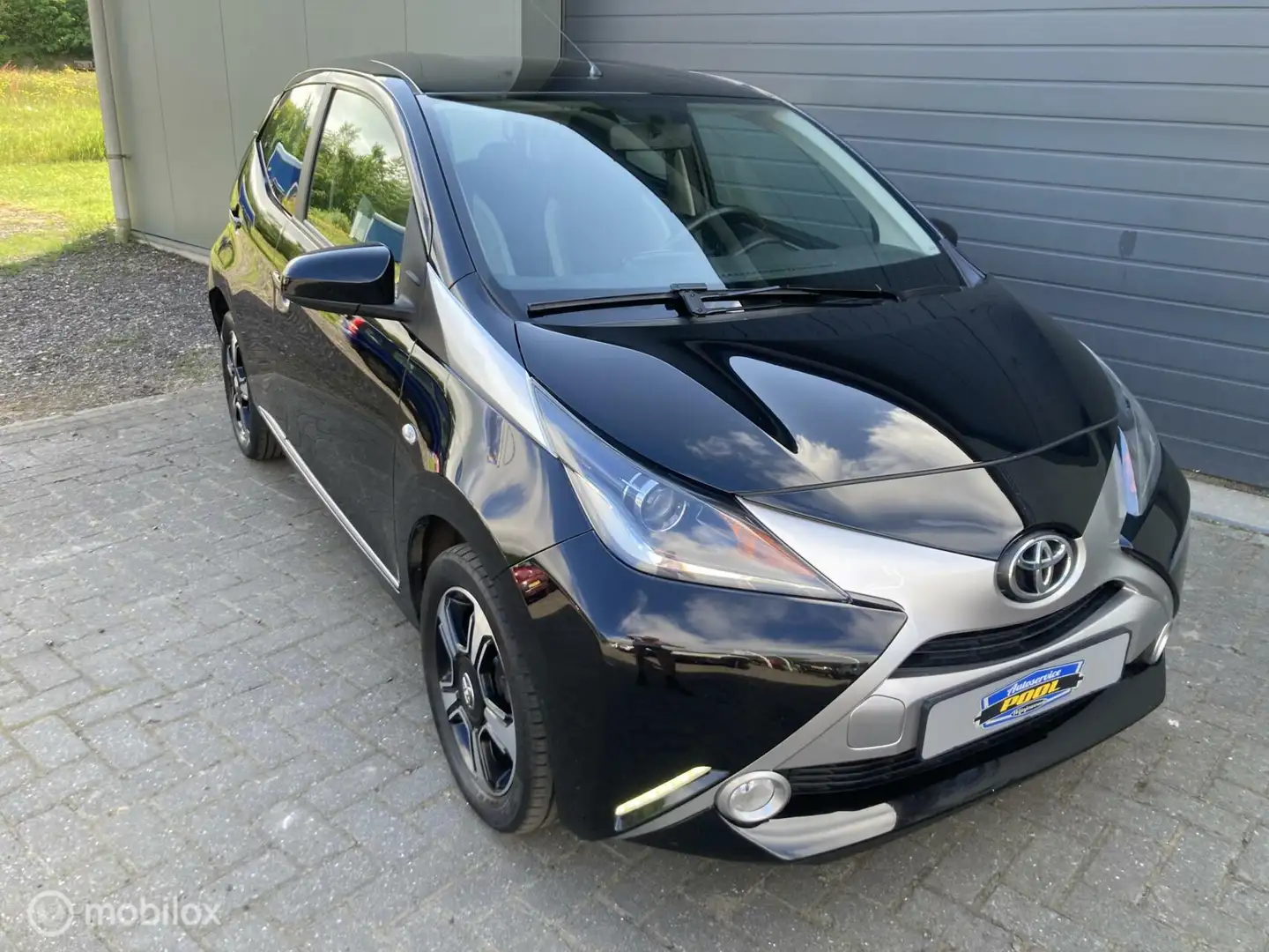 Toyota Aygo 1.0 VVT-i x-clusiv |Clima|Camera| Carplay Schwarz - 2