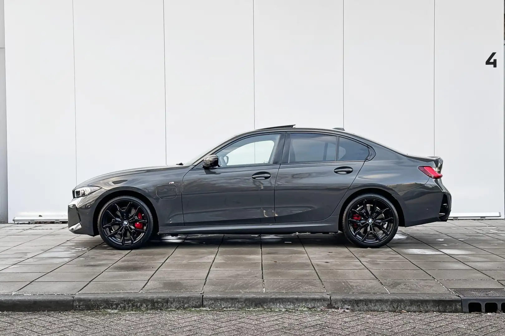 BMW 330 3 Serie Sedan 330e M-Sport Pro / Harman Kardon Aud Grijs - 2