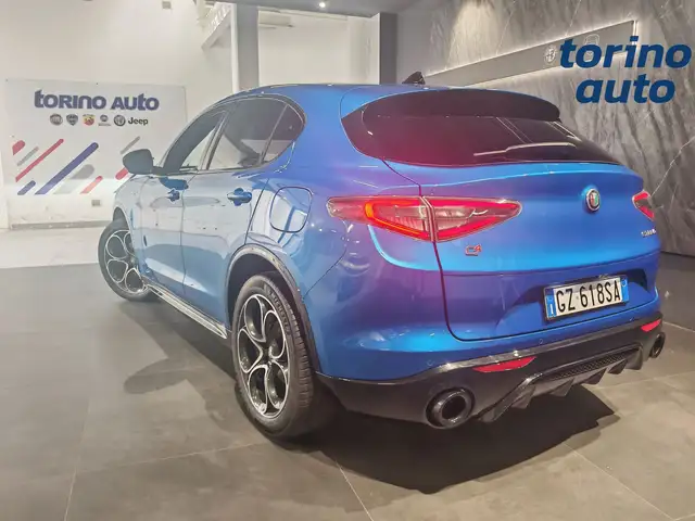 Alfa Romeo Stelvio view 4