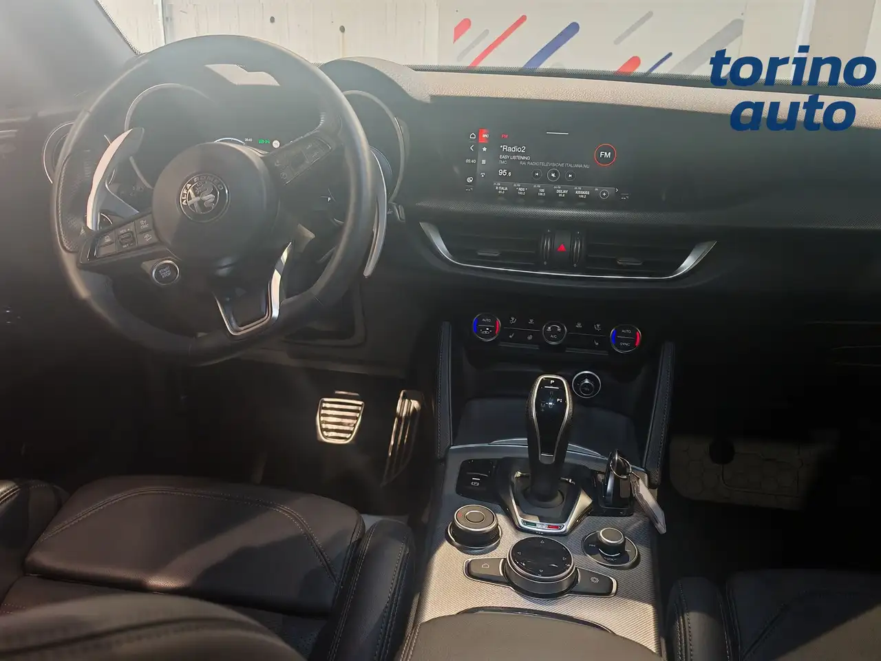 Alfa Romeo Stelvio 2025 — фото 12