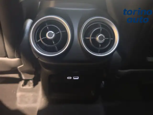 Alfa Romeo Stelvio view 13