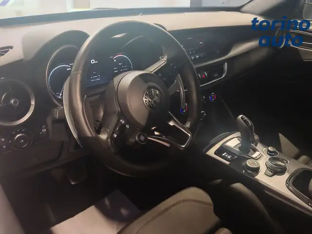 Alfa Romeo Stelvio view 9