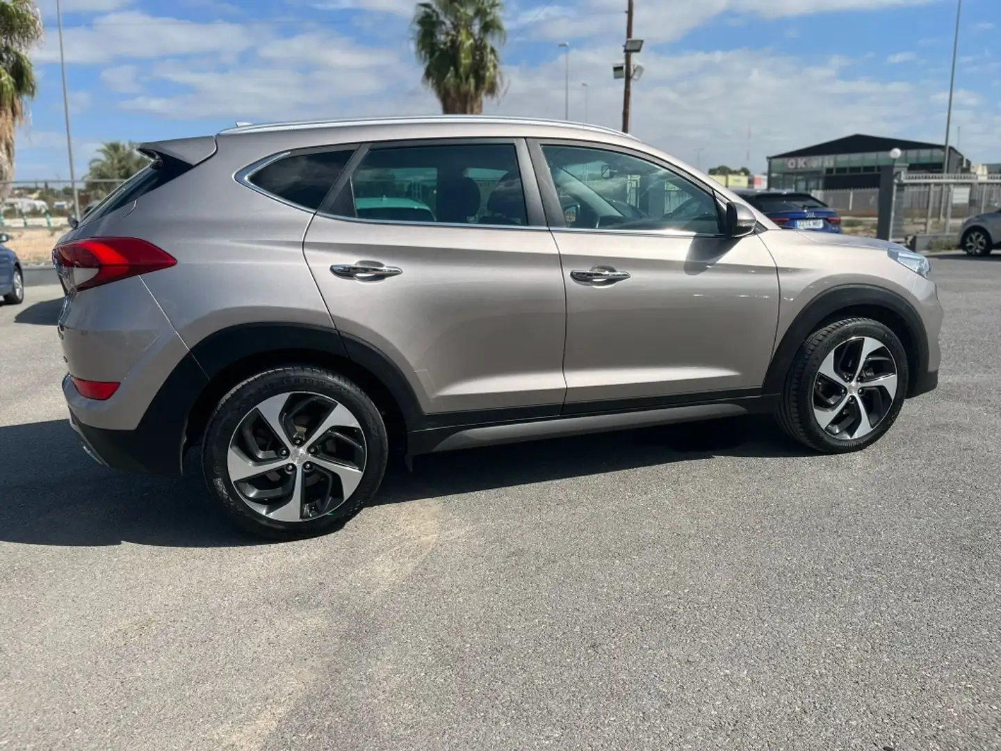 Hyundai TUCSON Todoterreno Automático de 5 Puertas Beige - 2