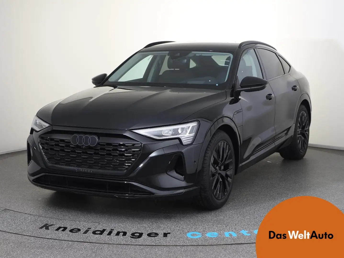 Audi Q8 50 e-tron quattro business Černá - 1