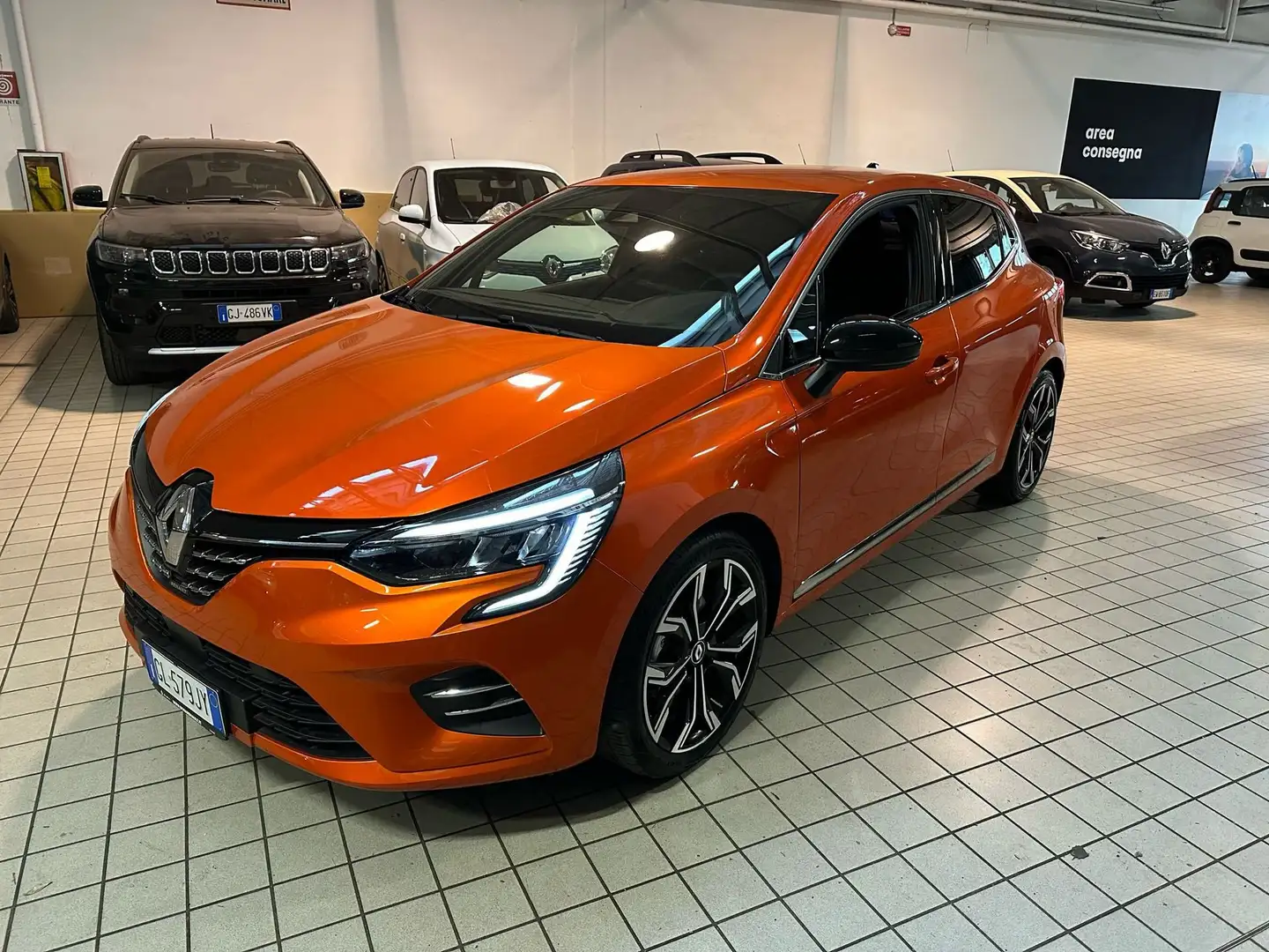 Renault Clio Hybrid E-Tech 140 CV 5 porte Intens Portocaliu - 1