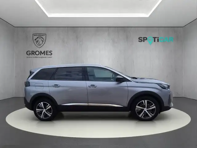 Peugeot 5008 view 2