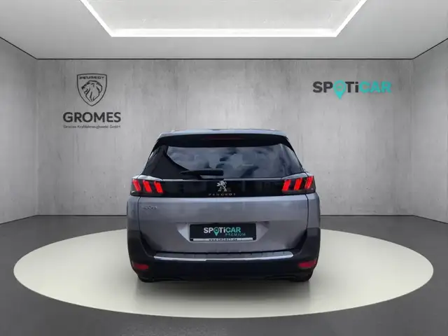 Peugeot 5008 view 4