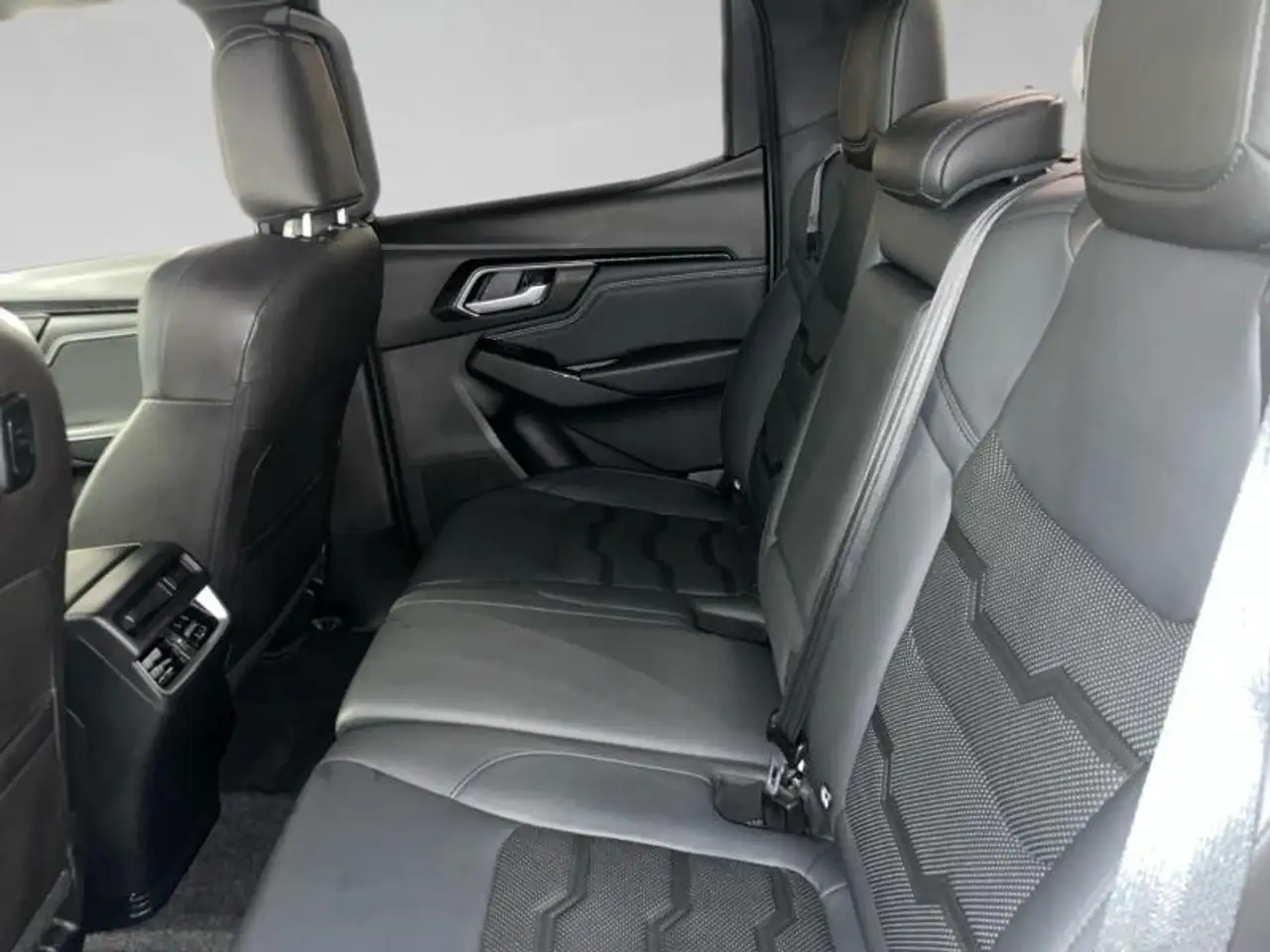 Isuzu D-Max 2024 — фото 11