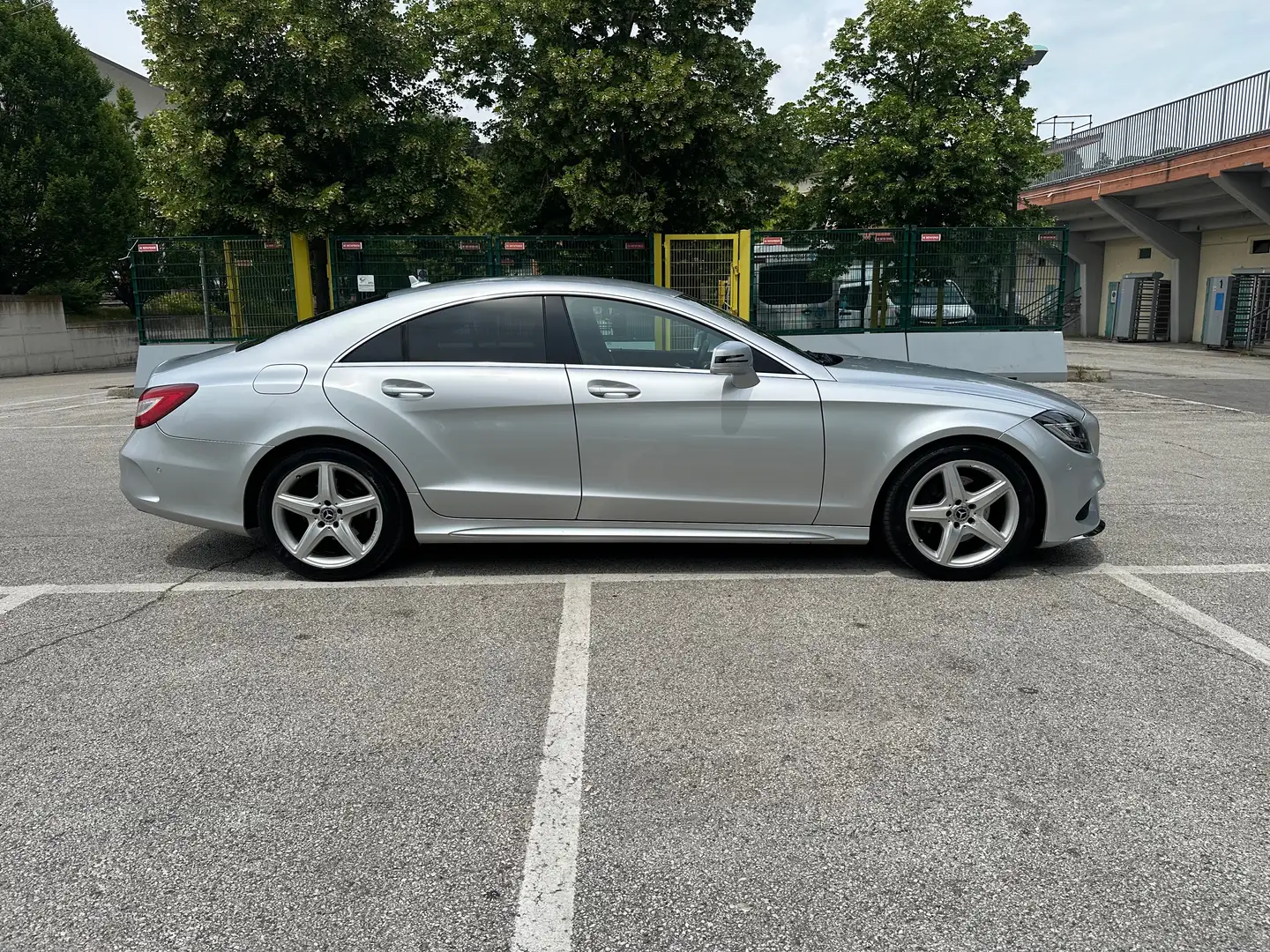 Mercedes-Benz CLS 220 CLS 220 d (bt) Premium auto Ezüst - 2