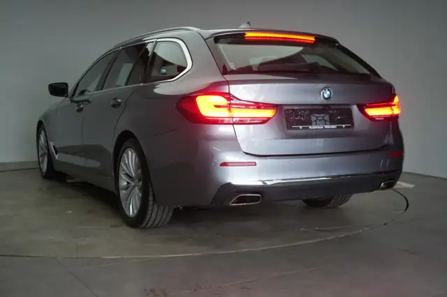 BMW 5 Series view 5