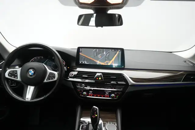 BMW 5 Series view 15