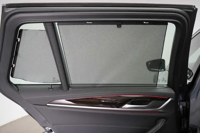 BMW 5 Series view 9