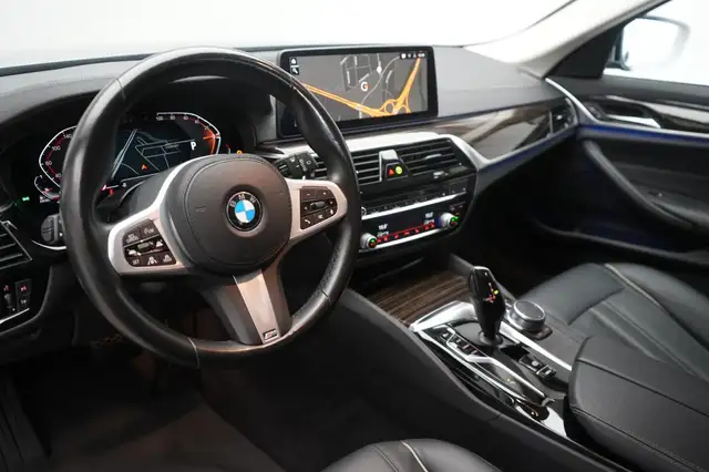 BMW 5 Series view 13