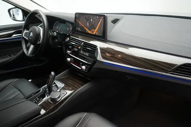 BMW 5 Series view 7