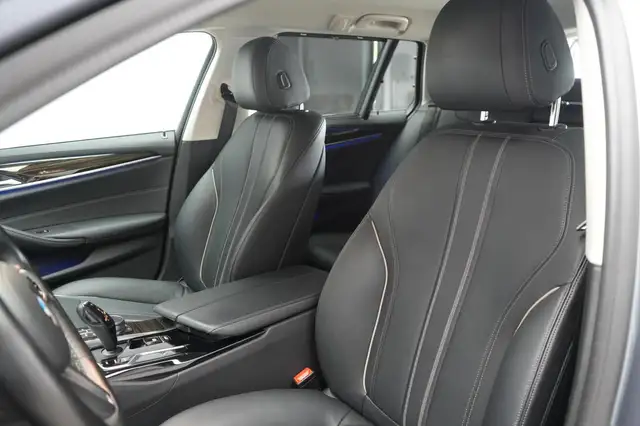 BMW 5 Series view 11